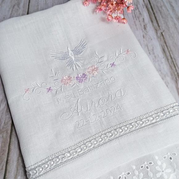 Toalha Batizado de Linho Personalizada Flores Menina Branco