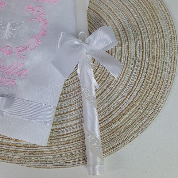 Toalha Batizado Linho Personalizado e Vela Decorada Menina