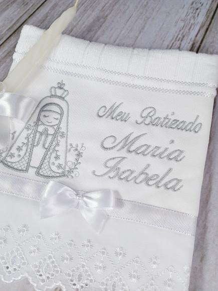 Toalha Batizado Nossa Senhora Aparecida Menina Cinza e Vela