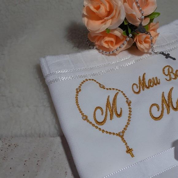 Toalha de Batismo Personalizada Bordada Terço Dourado