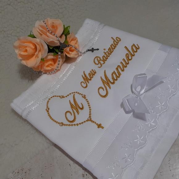 Toalha de Batismo Personalizada Bordada Terço Dourado