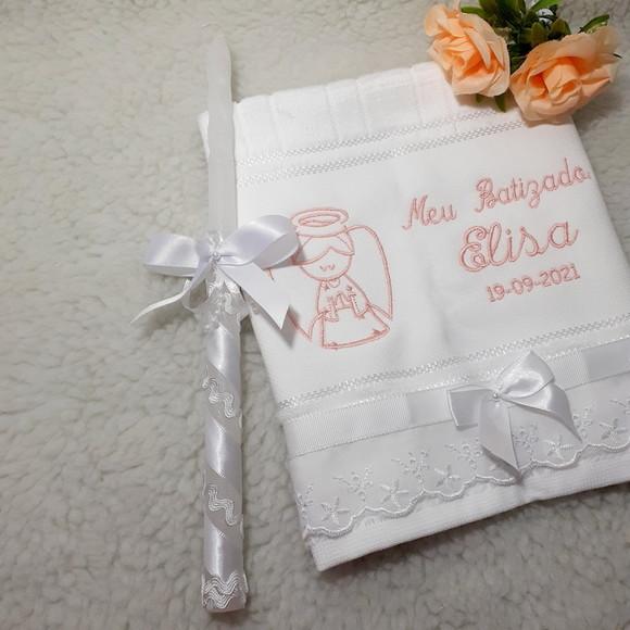 Toalha de Batizado Bordada Anjinho Menina e Vela