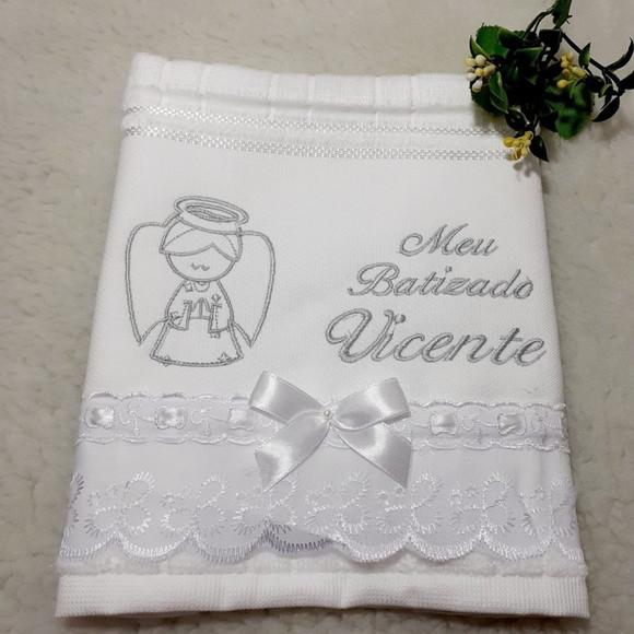 Toalha de Batizado Bordada Anjinho Menino Cinza e Branco