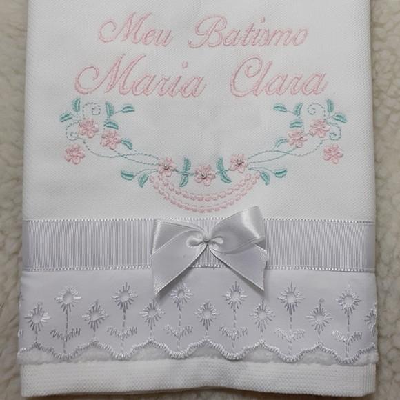 Toalha de Batizado Bordada Menina Flores Rosa