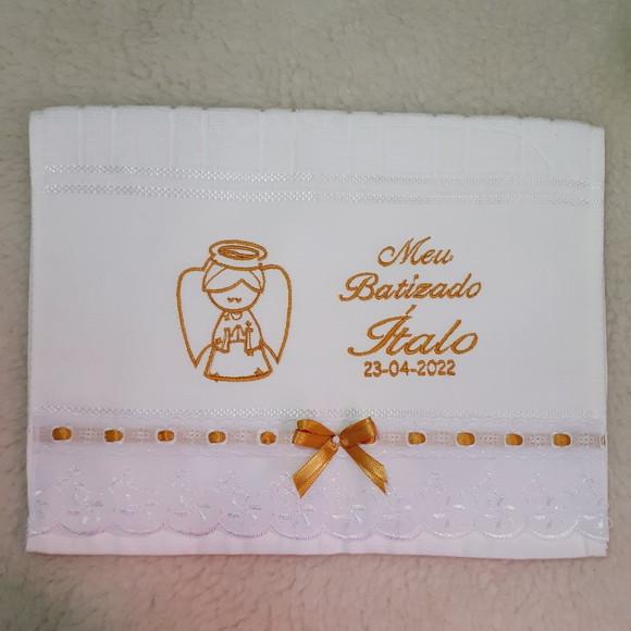 Toalha de Batizado Bordada para Menino Anjinho com Nome
