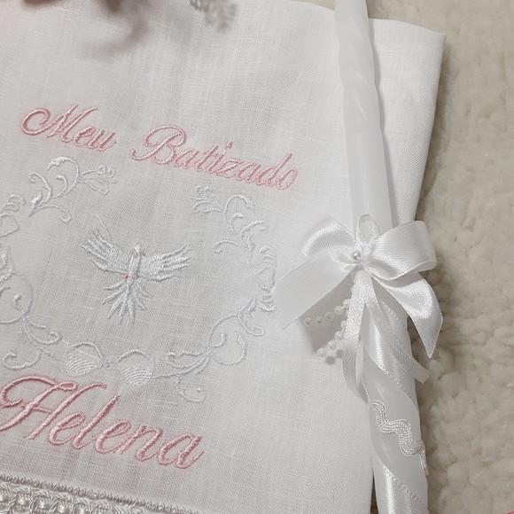 Toalha de Batizado Cambraia de Linho e Vela Decorada