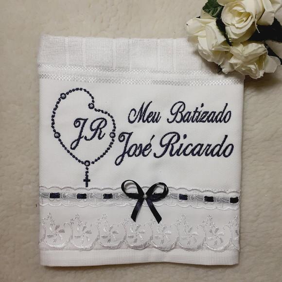 Toalha de Batizado de Menino Bordado Terço e Nome