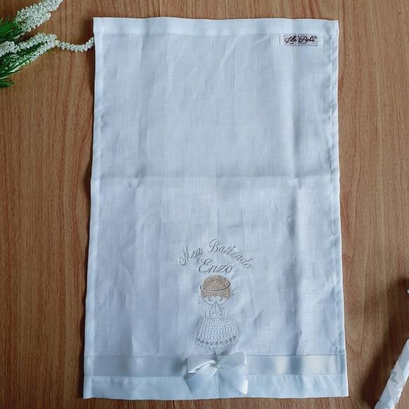 Toalha de Batizado em Linho Personalizada Bordado Anjinho