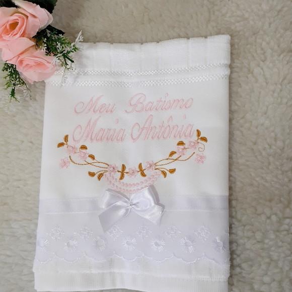Toalha de Batizado Personalizada Bordada Flores e Nome