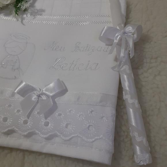 Toalha e Vela Decorada Batizado Anjinho Bordado Branco