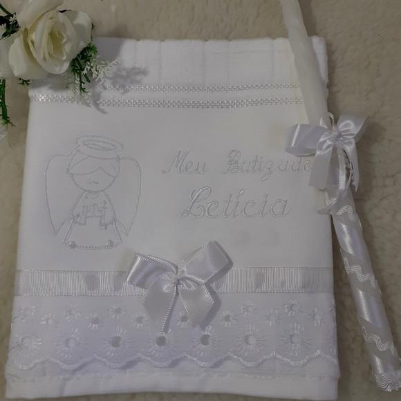 Toalha e Vela Decorada Batizado Anjinho Bordado Branco