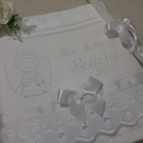Toalha e Vela Decorada Batizado Anjinho Bordado Branco