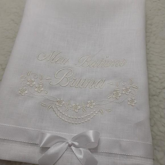 Toalha Linho Personalizada de Batizado Branca e Vela
