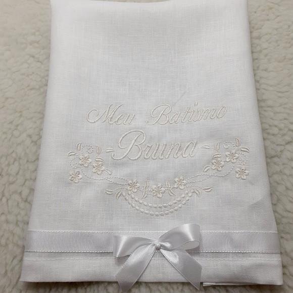 Toalha Linho Personalizada de Batizado Branca e Vela