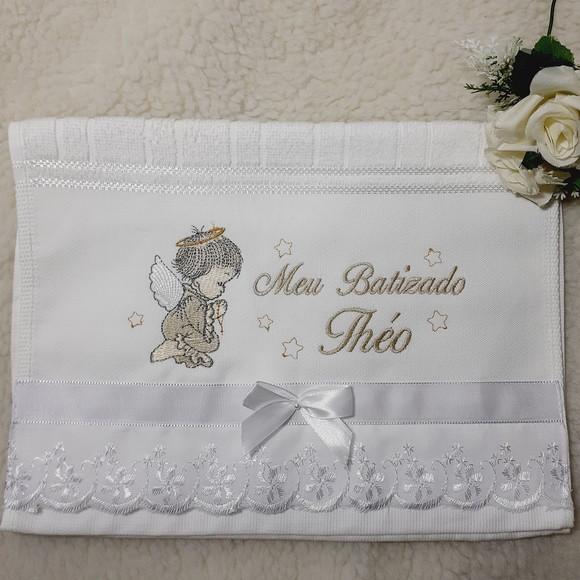 Toalha para Batizado Menino Bordado Anjinho e Vela