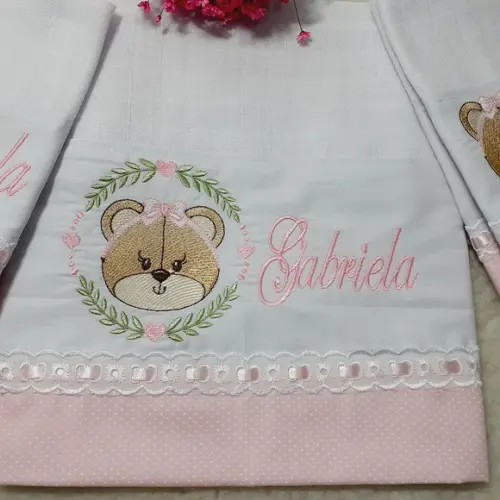 Fralda Bordada e Fraldinhas de Boca Nome Ursinha Rosa