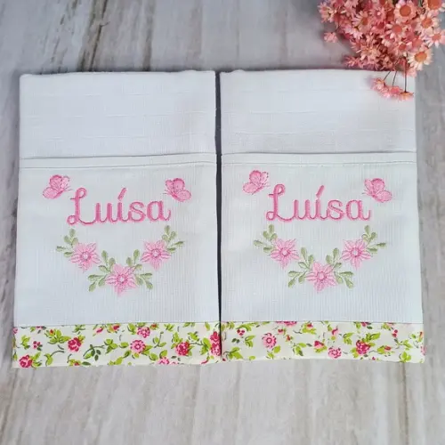Fralda de Boca Raminho Floral com Nome Bordado