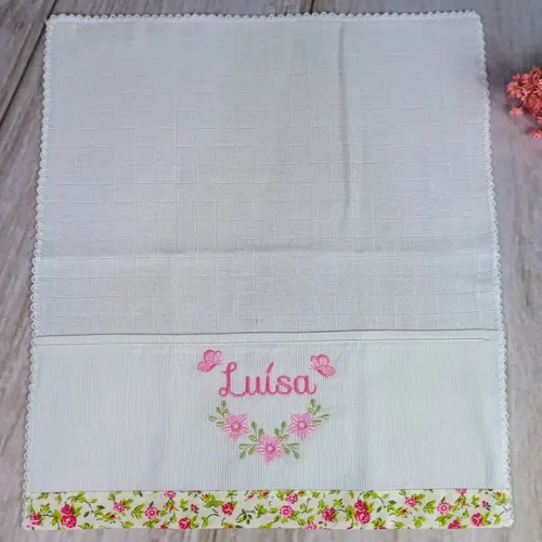 Fralda de Boca Raminho Floral com Nome Bordado