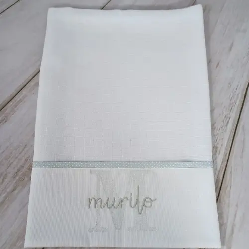 Fralda Multiuso de Tecido Bordada com Nome Personalizada