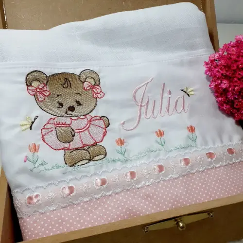 Fralda Passeio Bordada Personalizada Ursinha Rosa