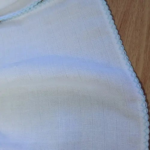Fralda Tecido Ombro Premium Acabamento Picueta Crochê