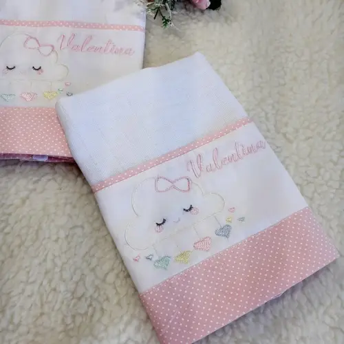 Fraldas de Boca Bordada Personalizada Chuva de Amor