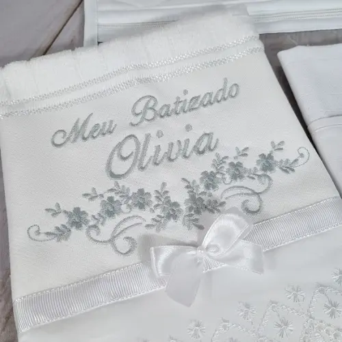 Kit Batismo Personalizado Toalha, Fralda, Vela e Embalagem