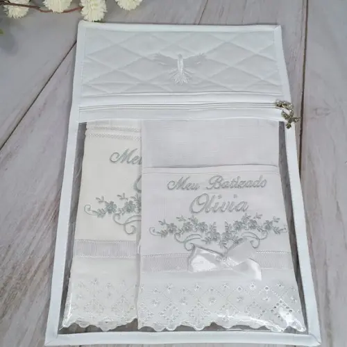 Kit Batismo Personalizado Toalha, Fralda, Vela e Embalagem