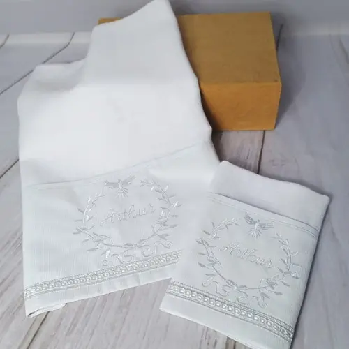 Kit Batizado Fralda de Ombro e Boca Personalizados Branco