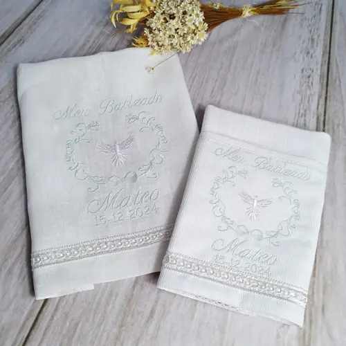 Kit Batizado Toalha de Linho Bordada e Fralda Personalizada