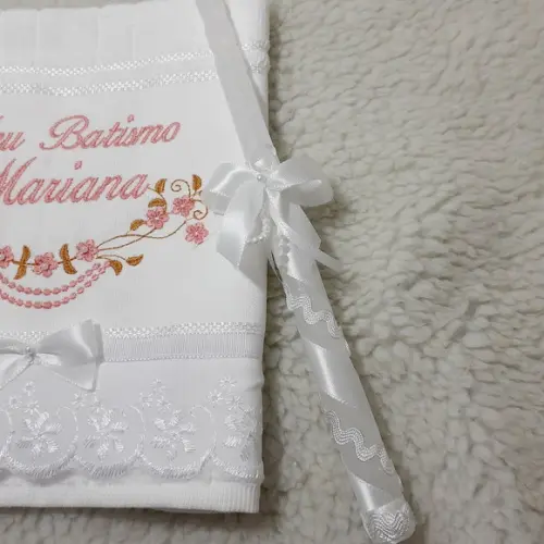 Kit Batizado Toalha Bordada Nome Rosa Menina e Vela