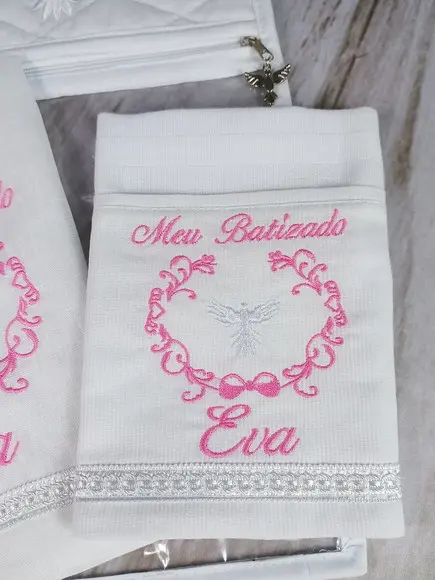 Kit Batizado Toalha de Linho, Fralda Boca, Saquinho Presente