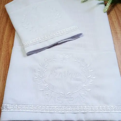 Kit Batizado Toalha Linho Fralda Boca e Ombro e Vela Branco