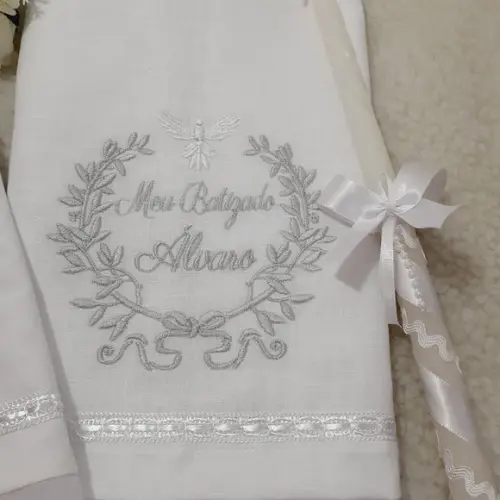 Kit Batizado Toalha Linho Vela Decorada e Fralda Boca