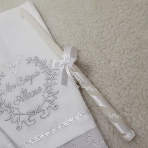Kit Batizado Toalha Linho Vela Decorada e Fralda Boca