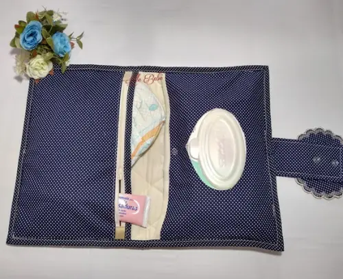 Kit Bebê Fraldas Bordadas, Saquinho de Roupa e Porta Fraldas