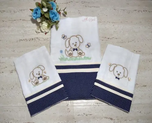 Kit Bebê Fraldas Bordadas, Saquinho de Roupa e Porta Fraldas