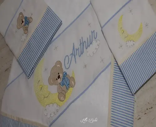 Kit Cueiro Flanelado Personalizado e Fraldas Ursinho na Lua