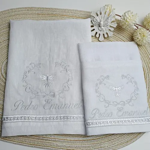 Kit de Batizado Delicado com Toalha e Fralda Personalizada