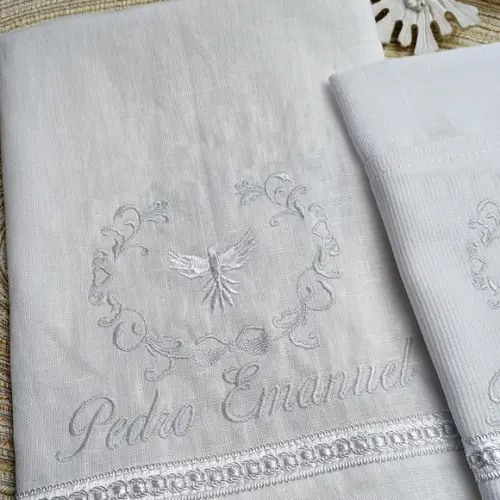 Kit de Batizado Delicado com Toalha e Fralda Personalizada
