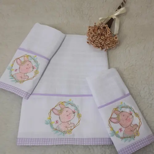 Kit Fralda de Ombro Bordada e Fraldinha de Boca Coelhinha