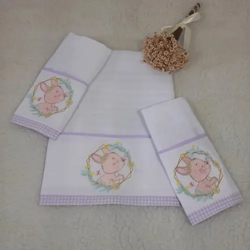 Kit Fralda de Ombro Bordada e Fraldinha de Boca Coelhinha