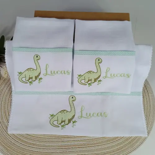 Kit Fraldas Bordadas Personalizadas Dinossauro Verde