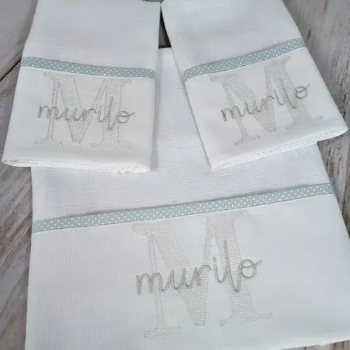 Kit Fraldas de Tecido Bordadas com Nome Personalizado Cinza