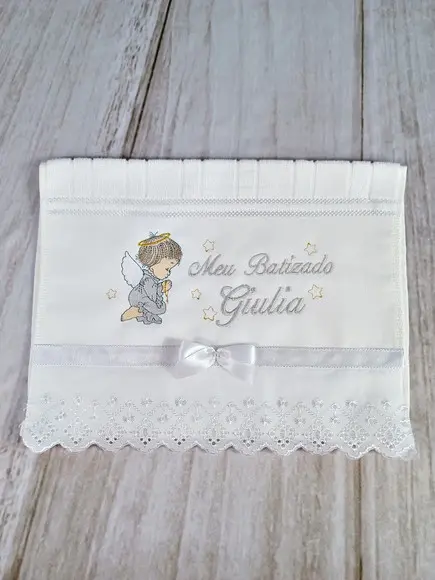 Kit Toalha Batismo Anjinho e Nome e Vela Decorada Menina