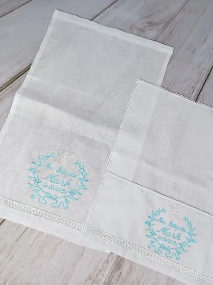 Kit Toalha Batismo Bordada Linho Vela Decorada e Fralda Boca