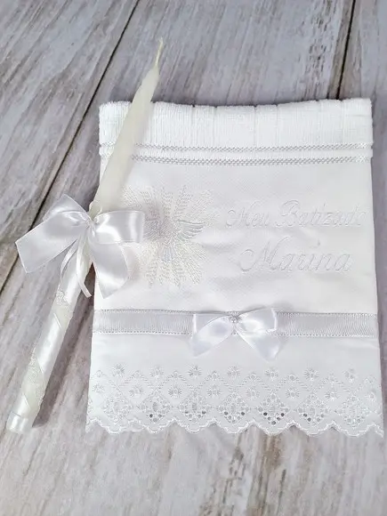 Kit Toalha Batizado Bordada Espírito Santo e Vela