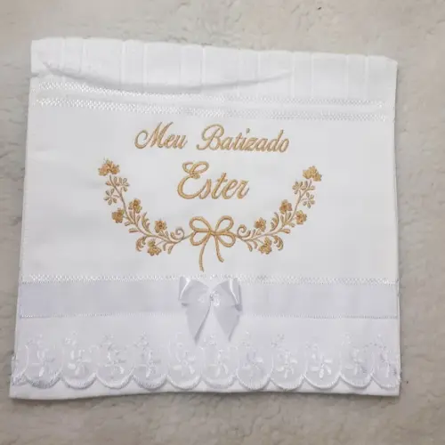 Kit Toalha Batizado Bordada Flores Dourada e Fralda de Boca