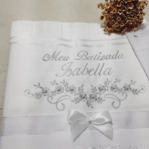 Kit Toalha Batizado Bordada Flores Menina e Fralda de Boca