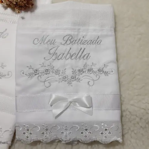 Kit Toalha Batizado Bordada Flores Menina e Fralda de Boca